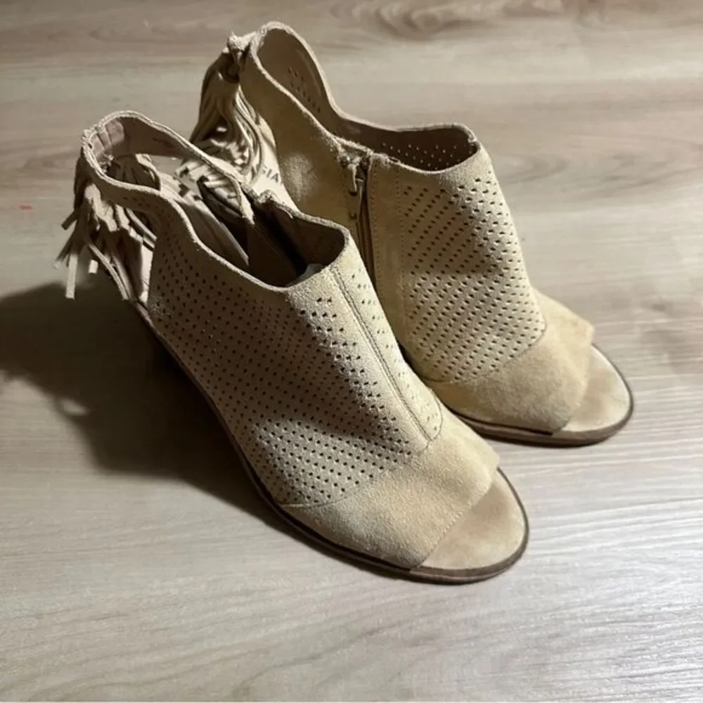 Gianni Bini Beige Women's Peep-Toe Suede Leather Summer Sandals US Size‎ 11